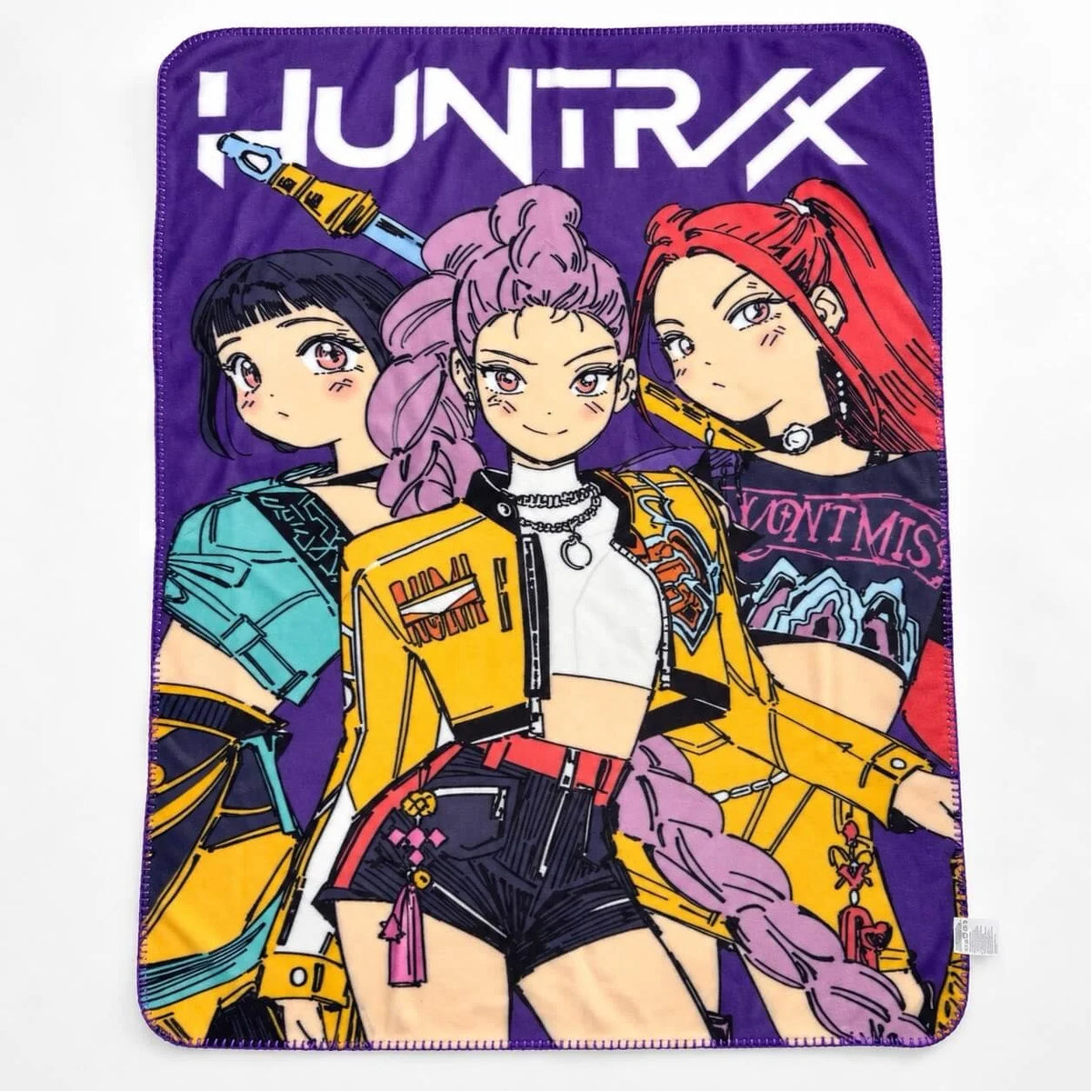 Plaid in pile K-Pop Demon Hunters con le Huntrix su fondo viola
